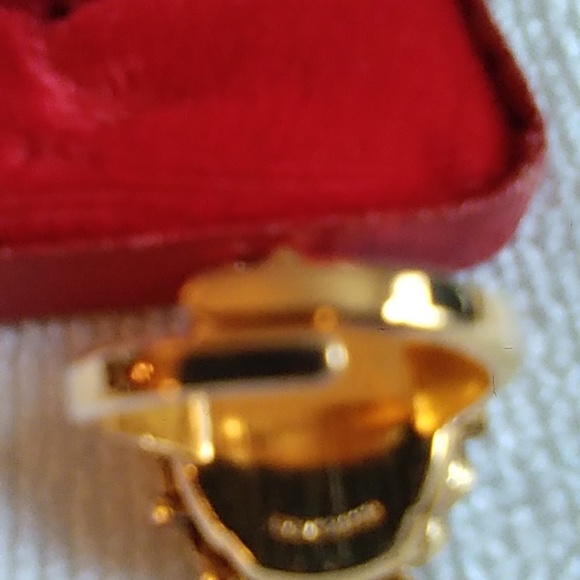 Ladies Victorian Style Cameo 17Jewel Ring Watch - Picture 11 of 12